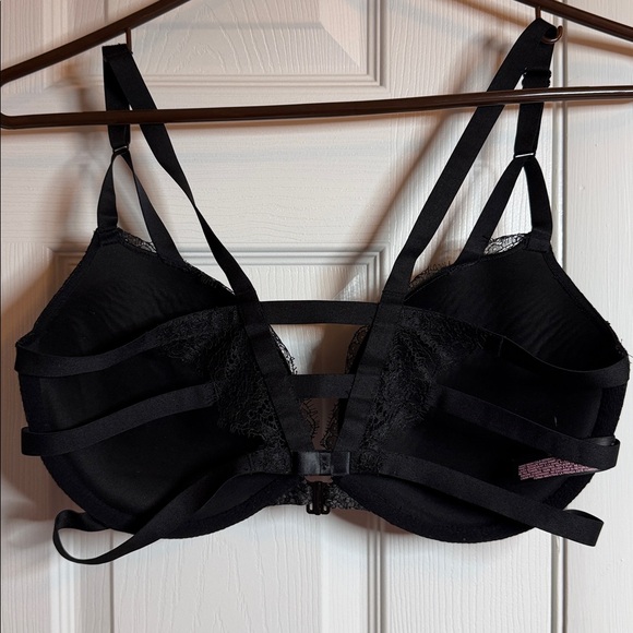 Victoria's Secret Black Lace Strappy Push-Up Bra - Picture 3 of 4